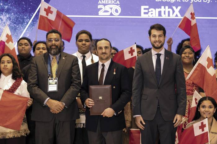 La institución internacional de gobierno funcional TEON (The Embassy of Nature), representada por su presidente, Luis Felipe Fernández-Salvador y Campodonico VI Marques de Lises, impulsó una Declaración Universal sobre gobernanza y políticas públicas orientadas a la naturaleza.