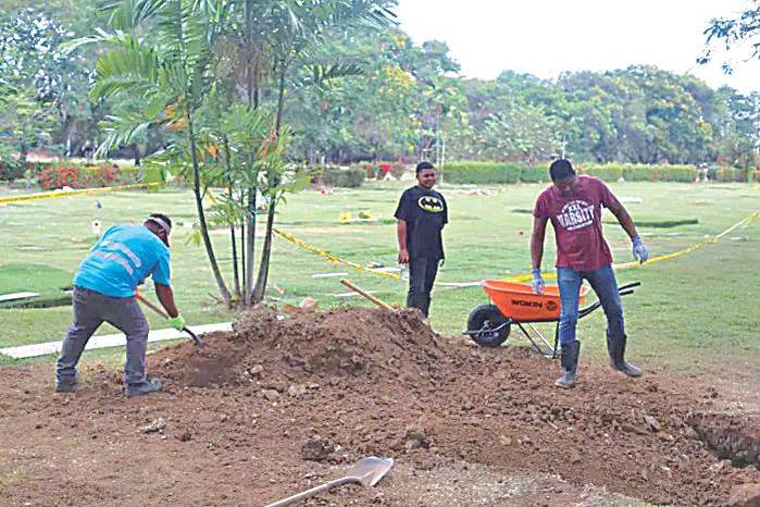 Luego de intensas jornadas de labor científica intervinieron 15 sepulturas en el Cementerio Jardín de Paz.
