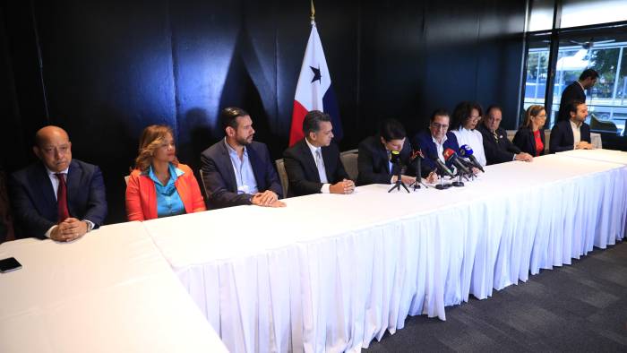 El rechazo al acuerdo con EE.UU. une a figuras políticas de distintas corrientes, que exigen transparencia y consulta ciudadana.