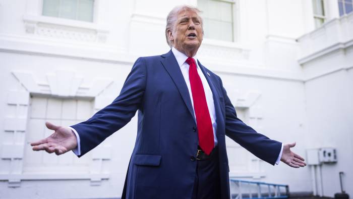Según Trump, hace más de cinco meses todos los letreros en el Canal de Panamá, con la excepción de alrededor del 15% de ellos, estaban en chino.
