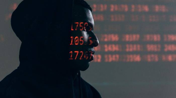 Advierten de amenazas financieras, fraudes con IA y secuestro de datos