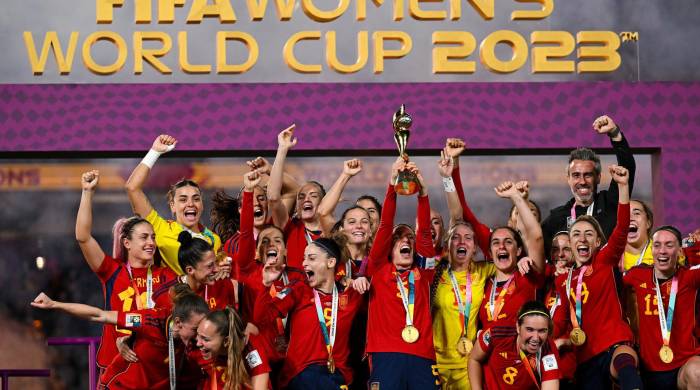 La selección española festeja la conquista del Mundial de Nueva Zelanda-Australia. Para la edición de 2027 se han presentado las candidaturas de Brasil, EE.UU-México y Alemania-Bélgica-Países Bajos.