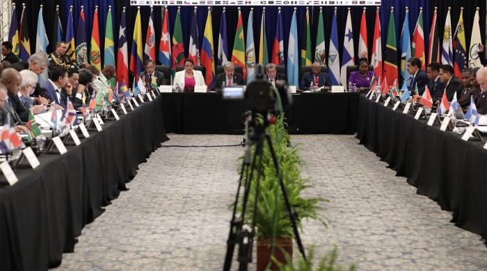 Mandatarios y representantes de Estados latinoamericanos participan en el inicio de la VIII cumbre de la Comunidad de Estados Latinoamericanos y Caribeños (Celac) este viernes, en Kingstown.
