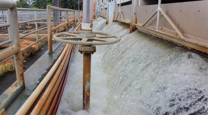 En la actualidad, las pérdidas por fugas de agua potable representan aproximadamente un 25% de la producción de nuestras plantas, siendo más notables en los distritos de Panamá y San Miguelito.