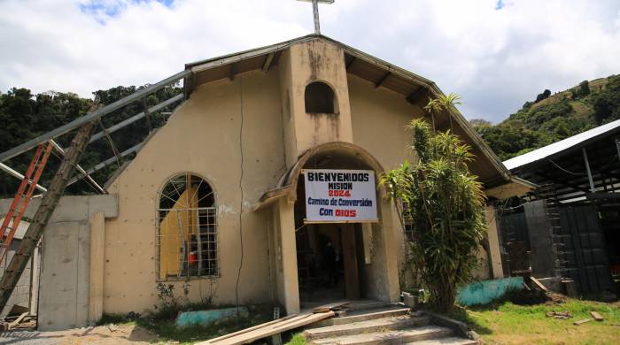 Casi cuatro años después, una iglesia en Tierras Altas, provincia de Chiriquí, está en reparación por los daños del huracán Eta.