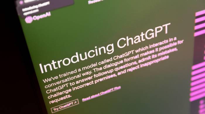 Fotografía de archivo de un ordenador con la portada de ChatGPT.