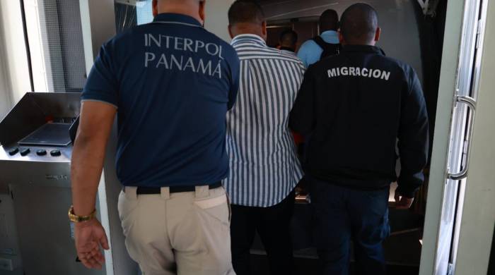 Los extranjeros no cumplían con los requisitos establecidos en la Ley Migratoria.