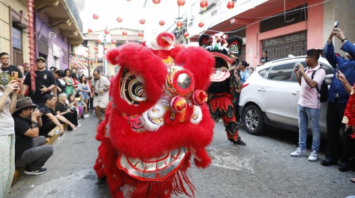 Celebración del año nuevo chino, año del dragón, en el Barrio Chino.
