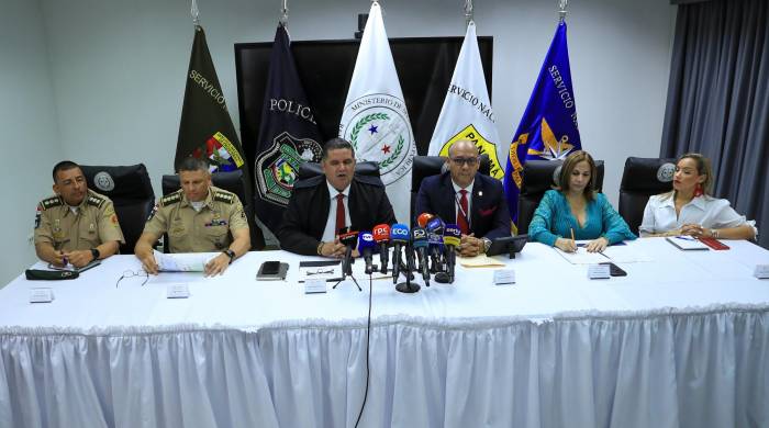 Las autoridades gubernamentales y judiciales realizaron una conferencia para explicar la situación en Darién por la crisis migratoria.