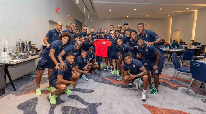 “¡GRACIAS POR LA VISITA LEYENDA!”, escribió la Federación Panameña de Fútbol en su cuenta de X.