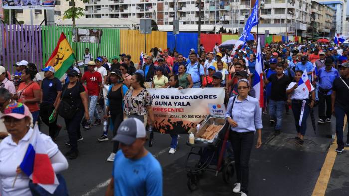 Según el Ejecutivo, no hay figura legal que valide la suspensión indefinida de clases, por lo que el llamado es a reanudar las labores de inmediato.