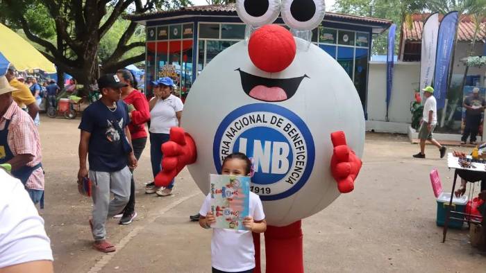 Balotín, mascota de la Lotería Nacional.