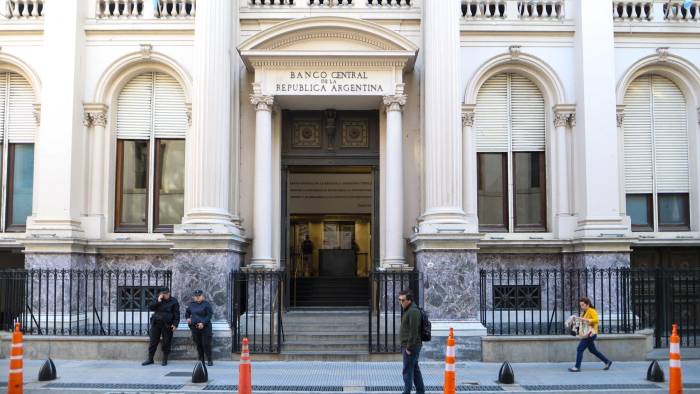 Fotografía de archivo de la fachada del Banco Central de Argentina, en Buenos Aires.