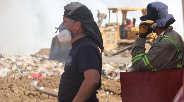 El Cuerpo de Bomberos mantiene en la zona a 55 bomberos.