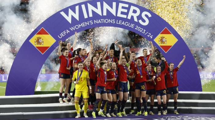 Las jugadoras de la selección española celebran su triunfo ante Francia en la final de la Liga de Naciones Femenina.