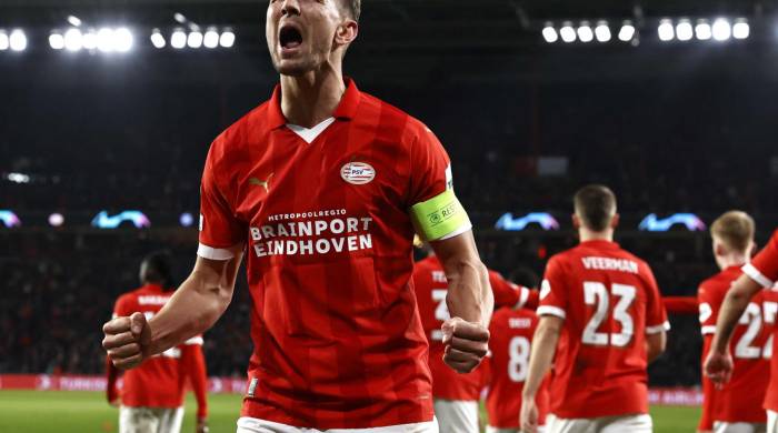 Luuk de Jong celebrando un gol con el PSV.