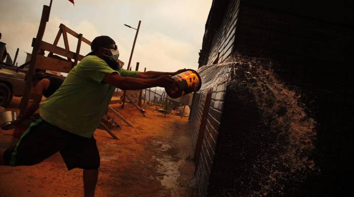 Una densa nube de humo se alzaba de nuevo sobre esta zona turística.