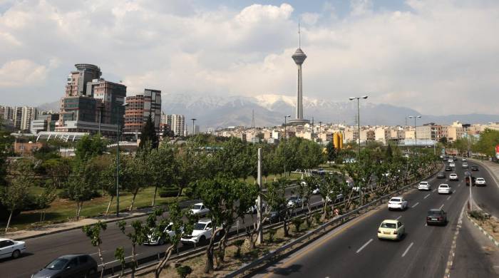Una vista general de la ciudad de Teherán, Irán, en la que se aprecia la torre de telecomunicaciones Milad. Líderes de todo el mundo apelan a la calma en después de los reportes de que Israel atacó a Irán.