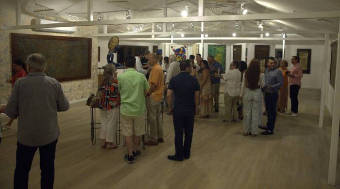 Cada una de las piezas que se exhiben en la galería, los pasillos y las habitaciones del Pedasí Paradise fueron creadas en suelo panameño