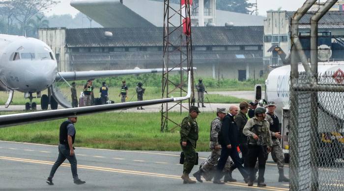 El ministro de defensa de Ecuador, Gian Carlo Loffredo Rendon llegó a la ciudad de Guayaquil (Ecuador) para contener la crisis de seguridad.
