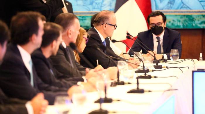 Representantes del sector bancario durante la reunión con el presidente de la República, Laurentino Cortizo.