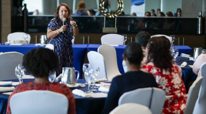 En el evento se subrayó que las mujeres desempeñan un papel crucial en la creación de leyes.