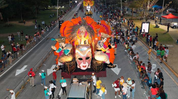Carnavales más emblemáticos del país se reúnen en la Cinta Costera