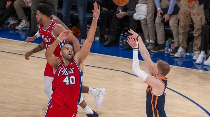 DiVincenzo de los New York Knicks en acción ante Philadelphia en el segundo juego de playoffs en el Madison Square Garden de New York.