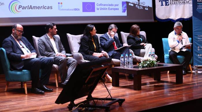 Durante la presentación del informe sobre el índice de transparencia, se realizó una mesa redonda acerca de los retos y oportunidades de la transparencia legislativa en Panamá.