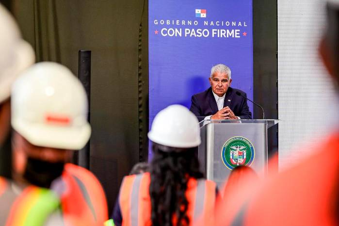 El Gobierno indicó que la medida busca permitir que los servidores públicos apoyen a la selección panameña en su estreno mundialista.