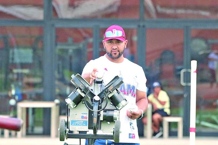 El técnico José Mayorga se puso al frente de la novena nacional desde los inicios de los entrenamientos.