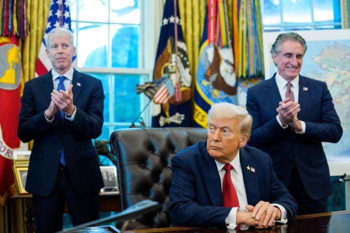 Trump ya había cargado este martes desde el Despacho Oval contra Pritzker y Johnson.