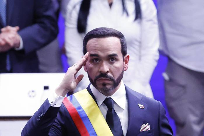 Abelardo de la Espriella se juramenta como presidente de Colombia para el periodo 2026-2030, este viernes en Cali (Colombia).
