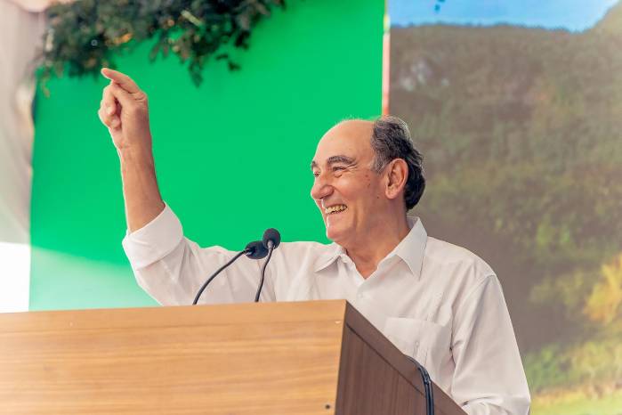 El presidente de Iberdrola, Ignacio Galán, habla durante la inauguración de una planta solar este sábado, en Fernando de Noronha.