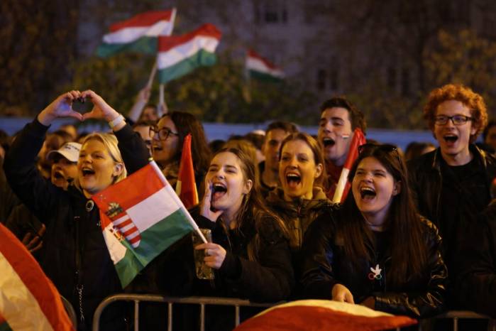 Hungría, bajo su liderazgo, bloqueó decisiones clave de la Unión Europea y retrasó sanciones contra Rusia tras la invasión de Ucrania, lo que generó tensiones con Bruselas.