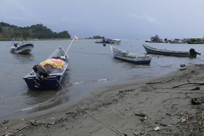 Fotografía de embarcaciones en el río Acandí el 31 de agosto de 2025, en Acandí (Colombia).