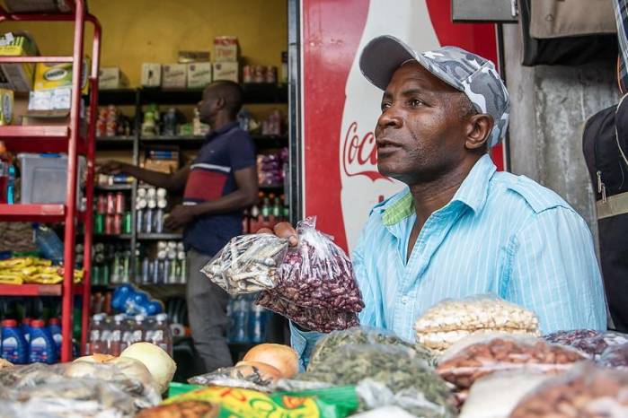 Pobreza laboral, informalidad y desempleo juvenil marcan el panorama del trabajo a nivel mundial, según el más reciente informe de la OIT.