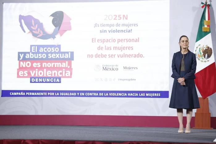 La presidenta de México, Claudia Sheibaum, participa en una rueda de prensa, este 6 de noviembre de 2025, en Palacio Nacional de la Ciudad de México.