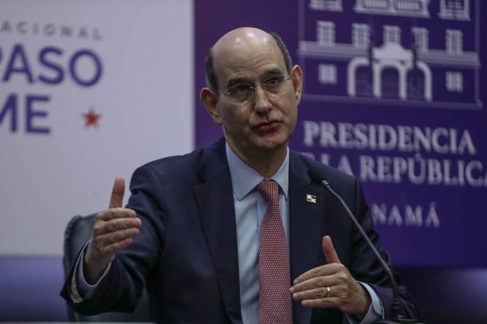 El ministro de Economía y Finanzas, Felipe Chapman, presentó el proyecto de ley que propone eximir del pago de ITBI a la venta de viviendas nuevas hasta $120,000 y aplicar un esquema progresivo al excedente.
