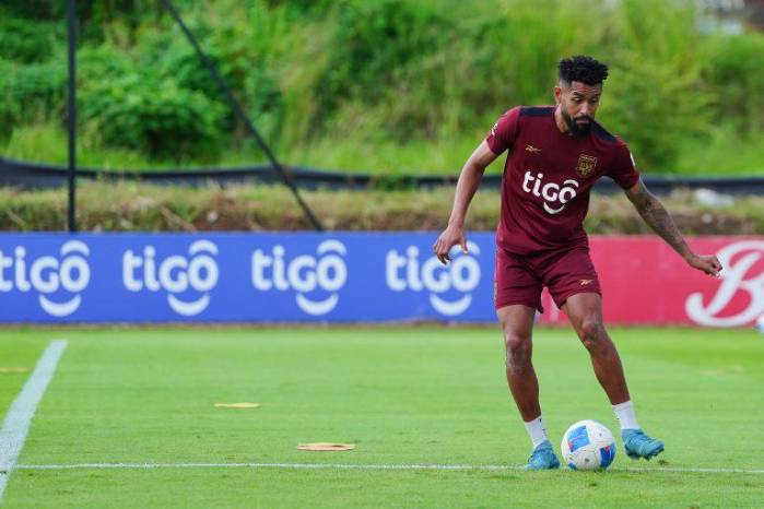 Aníbal Godoy durante un entrenamiento con la selección de Panamá.