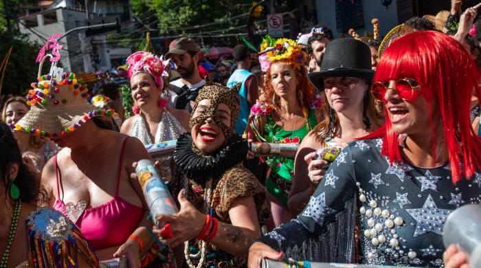 'Céu na Terra' es una de las más destacadas comparsas del sábado de carnaval en Río de Janeiro, que tendrá 80 desfiles confirmados en varias zonas de la ciudad.