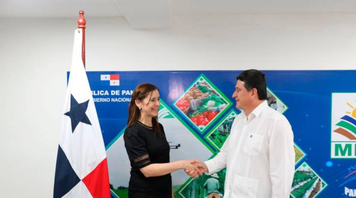 El ministro encargado del Mida, Alexis Pineda, y la embajadora de Argentina en Panamá, Sandra Rosana Pitta