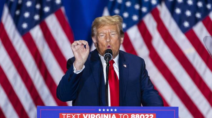 El expresidente estadounidense Donald Trump habla con sus partidarios durante un mitin de campaña del Super Martes en Richmond, Virginia, EE.UU., este 2 de marzo de 2024.