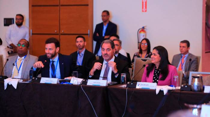 La primera Cumbre de Directores Generales de Aduanas de la Región de las Américas sobre la lucha contra el comercio ilícito reunió a funcionarios de diferentes países.