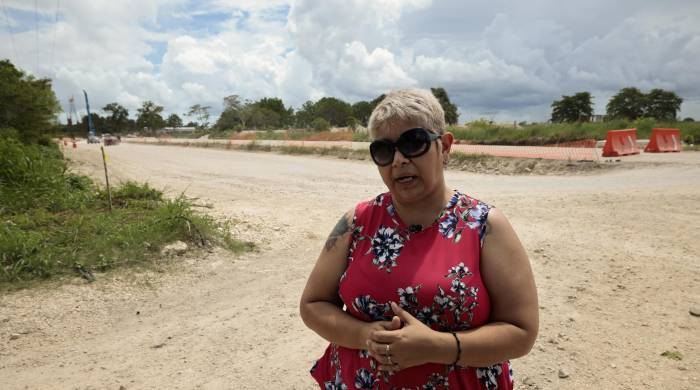 La asesora comunitaria María Luisa Villareal habla sobre el impacto en la región de la construcción del Tren Maya, durante una entrevista con EFE, en la ciudad de Bacalar, estado de Quintana Roo (México).