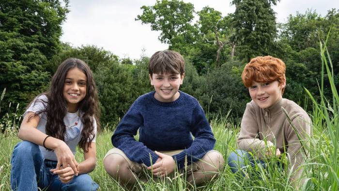 Dominic McLaughlin (centro), Arabella Stanton (izquierda) y Alastair Stout (derecha) serán los nuevos protagonistas de la serie de Harry Potter.