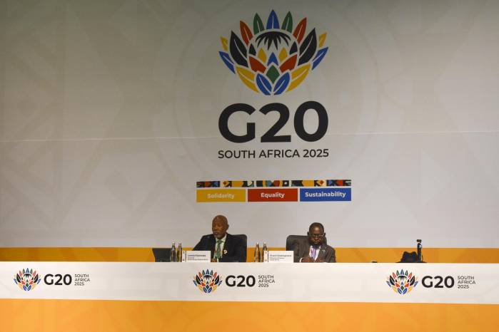 Imagen del plenario de la primera reunión de ministros de Finanzas y gobernadores de bancos centrales del G20 bajo la presidencia sudafricana del grupo de países desarrollados y emergentes celebrada en dicimbre pasado en Ciudad del Cabo.