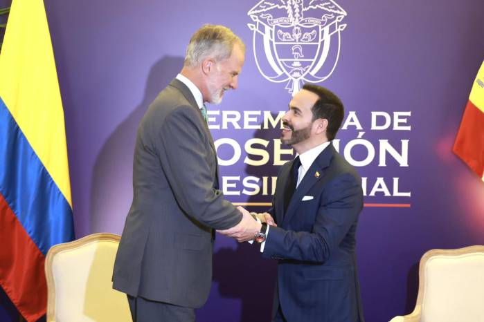 El rey Felipe VI y el presidente electo de la República de Colombia, Abelardo de la Espriella, durante su encuentro este viernes en el Centro Cultural de Cali, previo a la ceremonia de posesión presidencial.