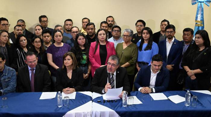 El presidente electo de Guatemala, Bernardo Arévalo, habla durante una conferencia de prensa en la ciudad de Guatemala este 8 de diciembre.