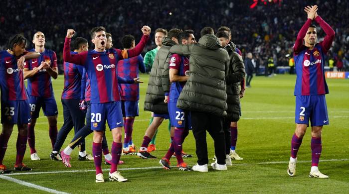 Los jugadores del FC Barcelona celebran la victoria contra el Napoli.